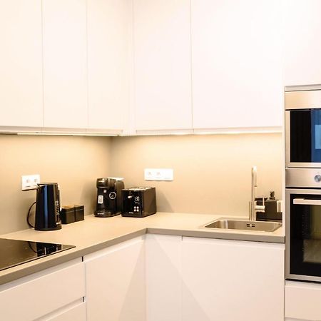 Tran Chien Apartment With Free Private Parking Prag Exteriör bild