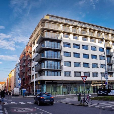 Tran Chien Apartment With Free Private Parking Prag Exteriör bild