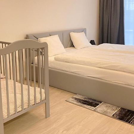 Tran Chien Apartment With Free Private Parking Prag Exteriör bild