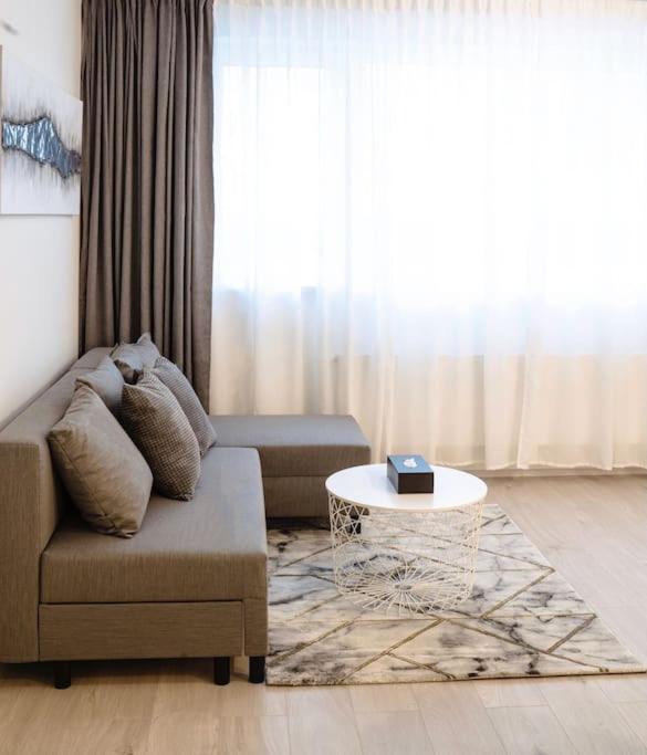 Tran Chien Apartment With Free Private Parking Prag Exteriör bild
