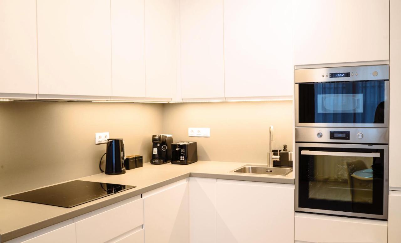 Tran Chien Apartment With Free Private Parking Prag Exteriör bild